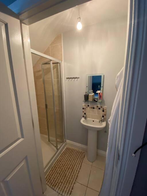 Вилла Cheerful 4-Bed Townhouse In Centre Of Newcastle Ньюкасл Экстерьер фото